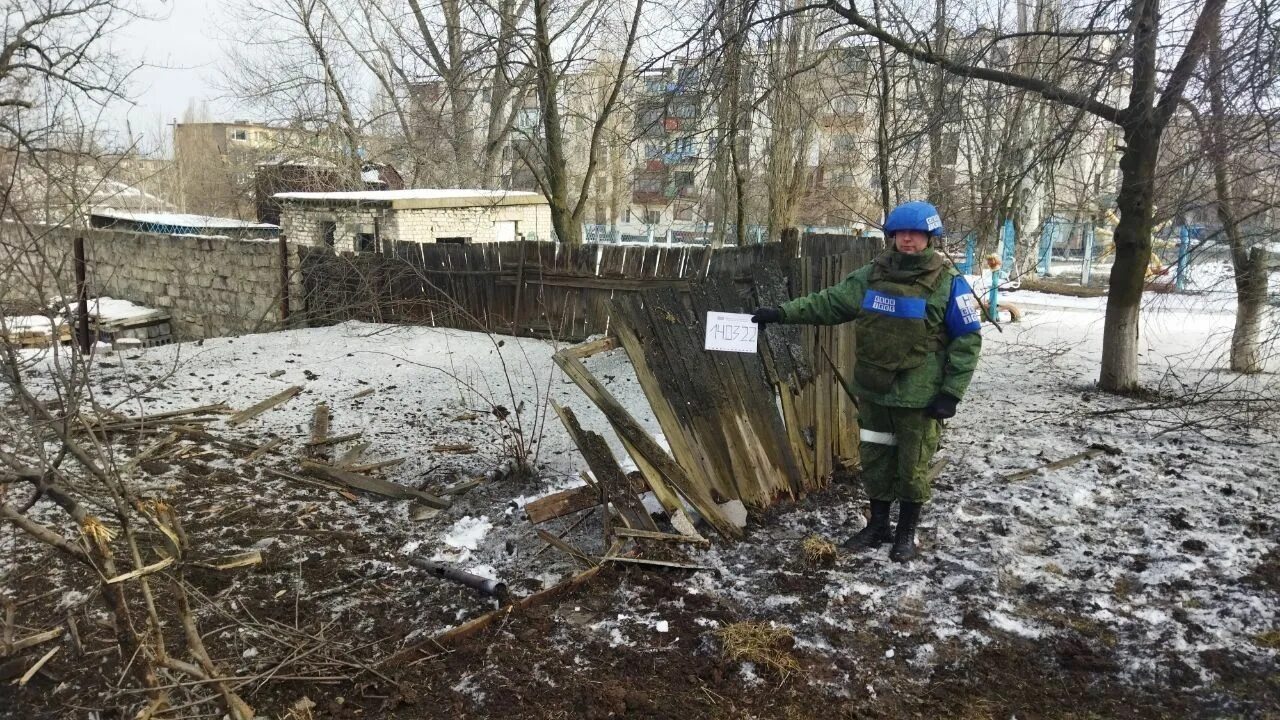 Российские обстрелы украины сегодня. Донецк разрушения. Разрушенный дом в Донецке. ЛНР разрушения.