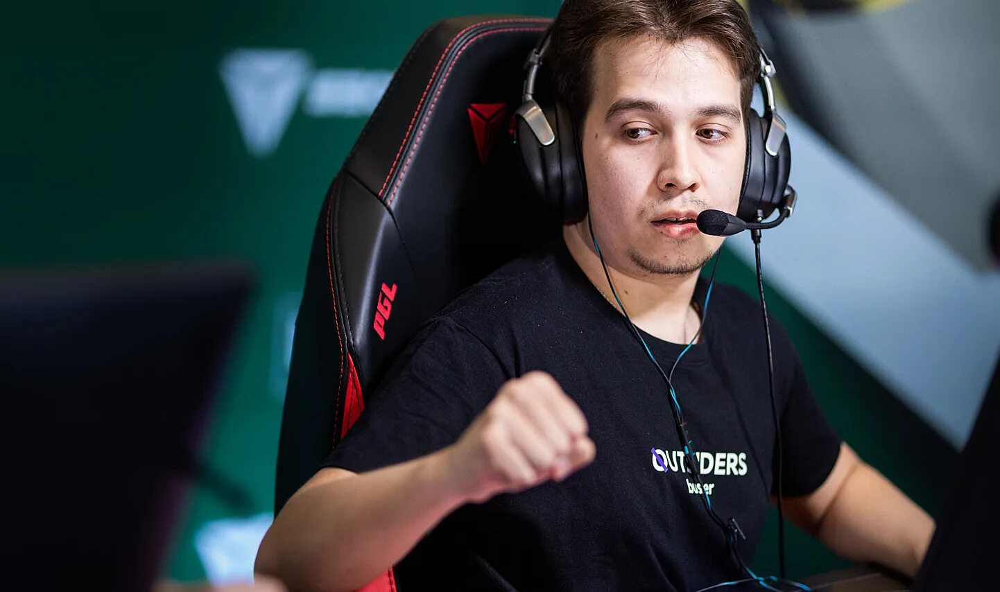 Buster cs go. Киберспортсмены. buster киберспорт. cloud9 -interz игрок. мониторы киберспортсменов по кс го.