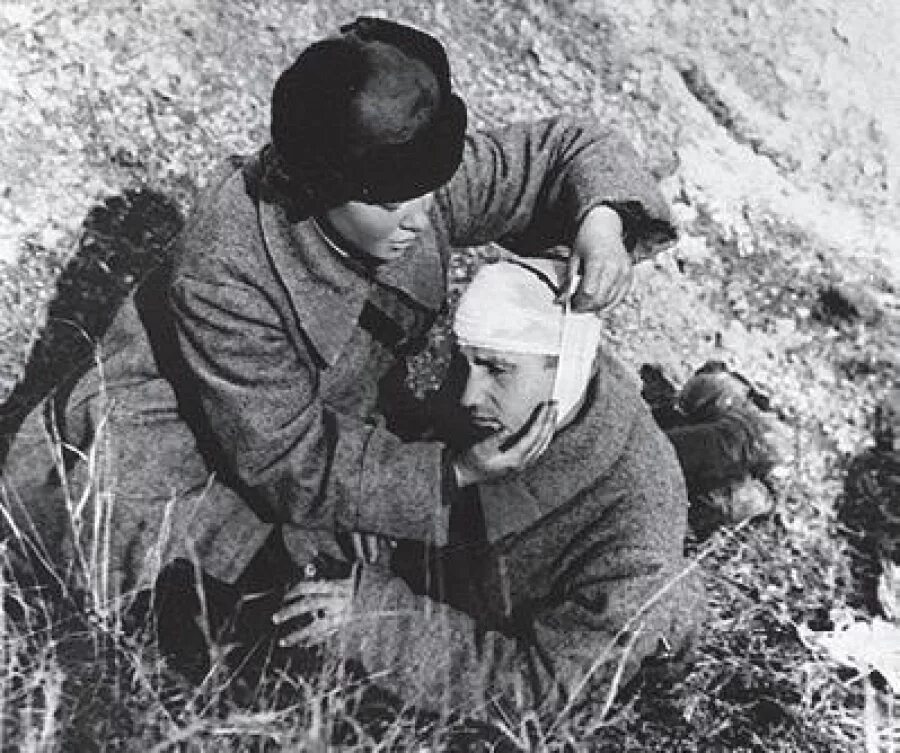 Санинструктор ркка. Раненые солдаты второй мировой. Труженики тыла блокадного ленинграда. Помощь на войну. Сбор денег для фронта.