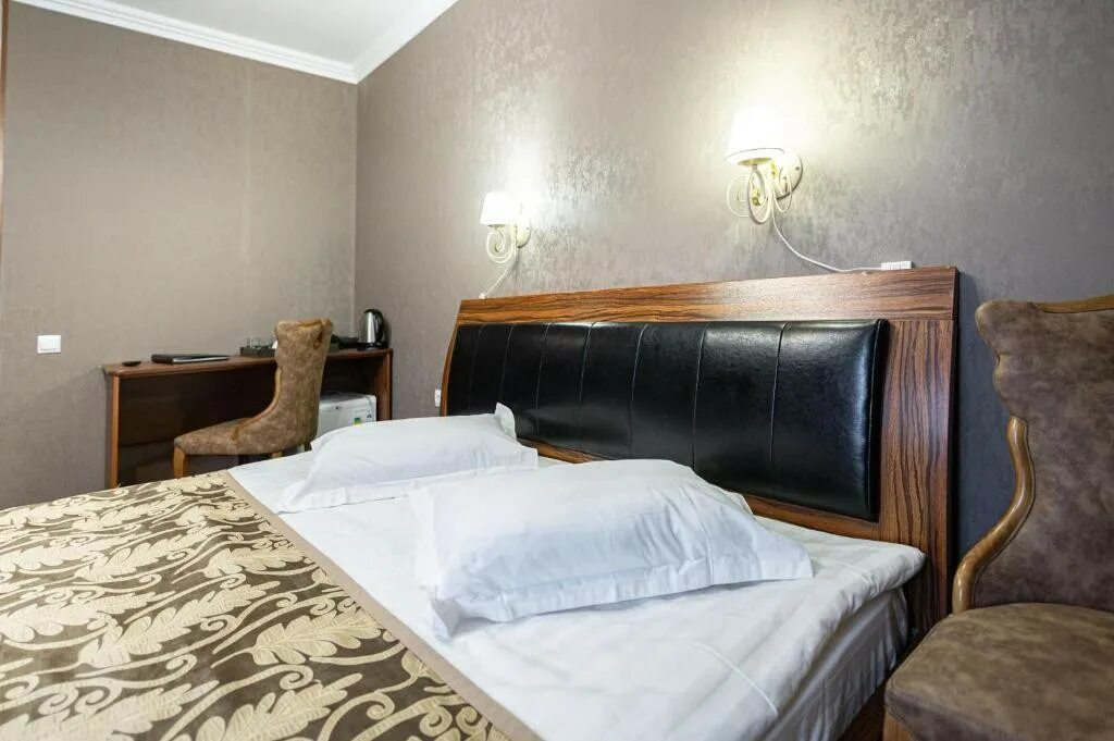 Апартаменты сьют высоцкий. Гостиница пилот таганрог. Отель пилот. Гостиница пилот в хабаровске. Пилот гостевой дом.