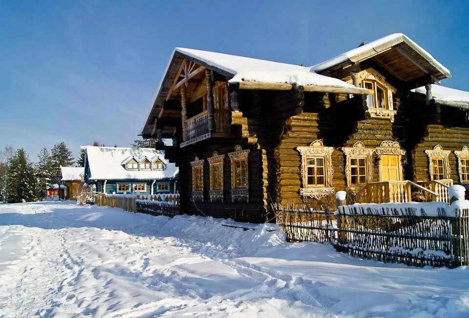 Богатые деревенские дома. Поселок довиль одинцовский район. Хуаси китай самая богатая деревня в китае. Цзянсу хуаси. Богатая деревня.