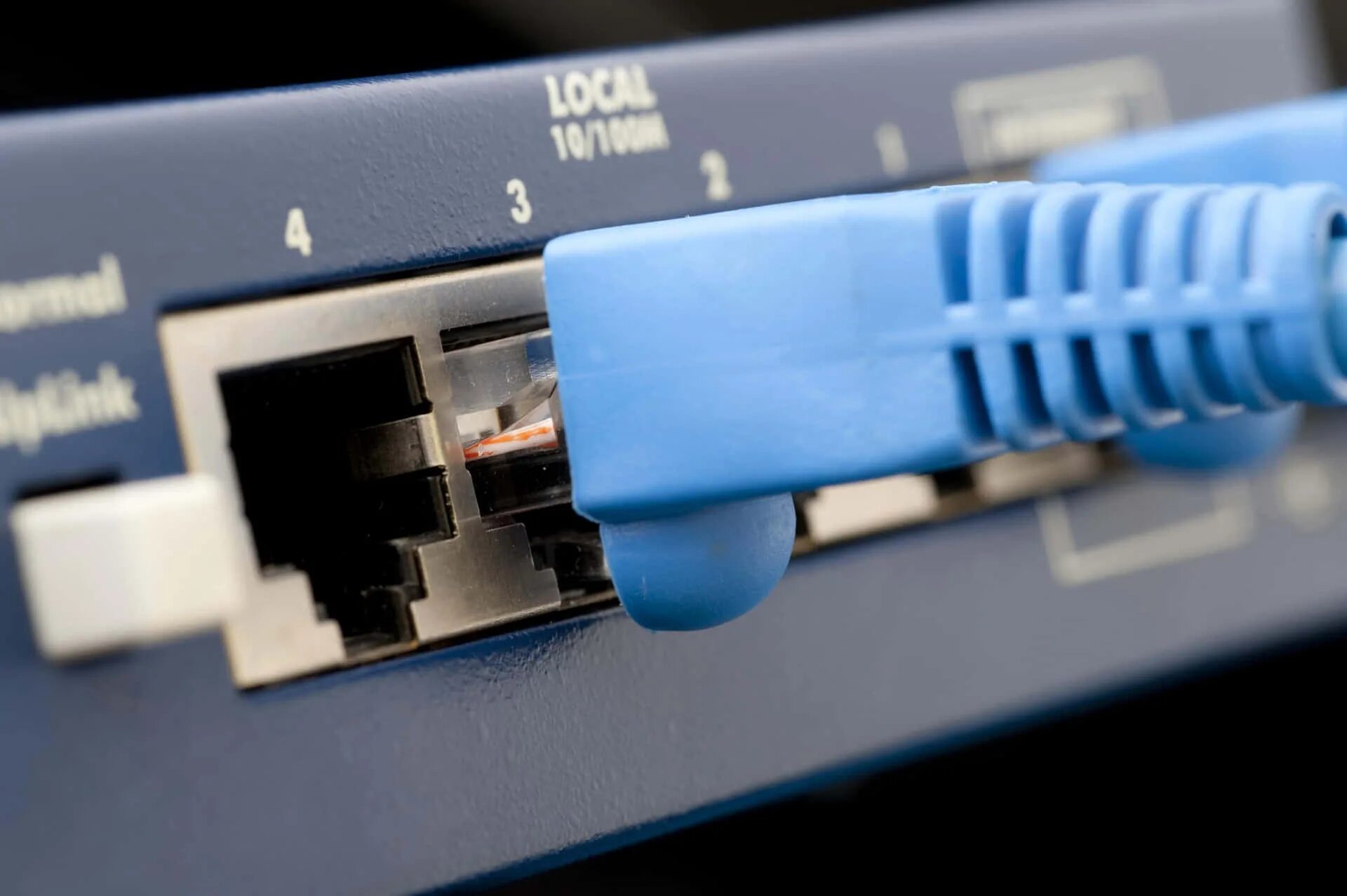 Загрузка ethernet. Проводной интернет. хаб ethernet. ethernet connection. проводной интернет как выглядит.