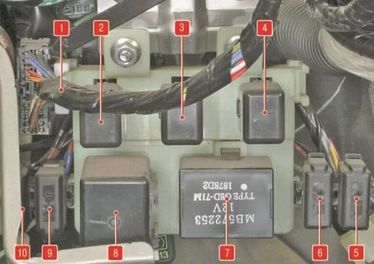 Где стоит реле заднего хода. Реле бензонасоса mitsubishi pajero sport 2008. блок реле mitsubishi pajero sport. предохранитель бензонасоса mitsubishi pajero 2. реле дворников мицубиси л 200 расположены в.