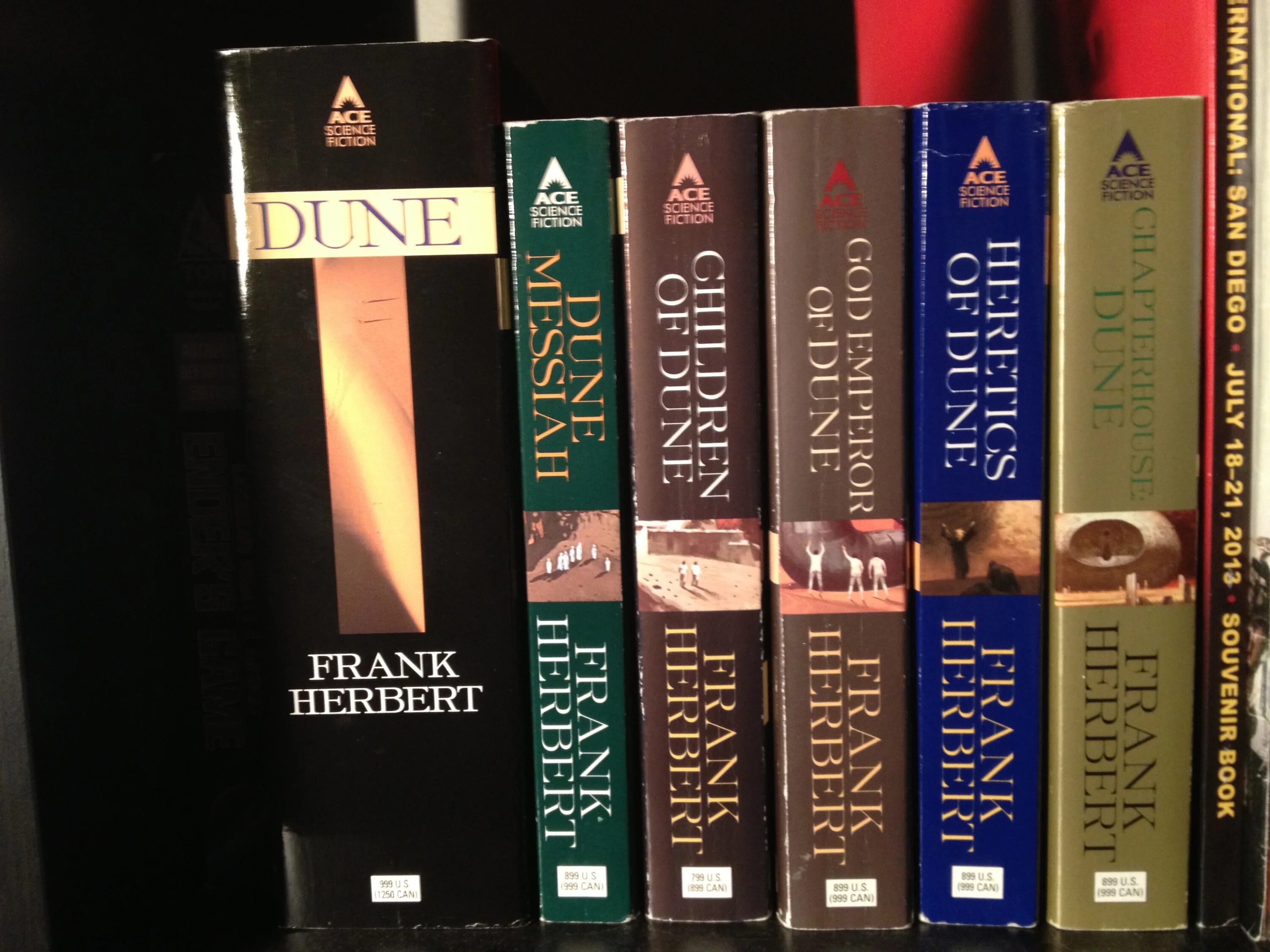 Сколько книг в дюне. Dune книга. Дюна обложка книги. Фрэнк Герберт книги. Dune book Cover.