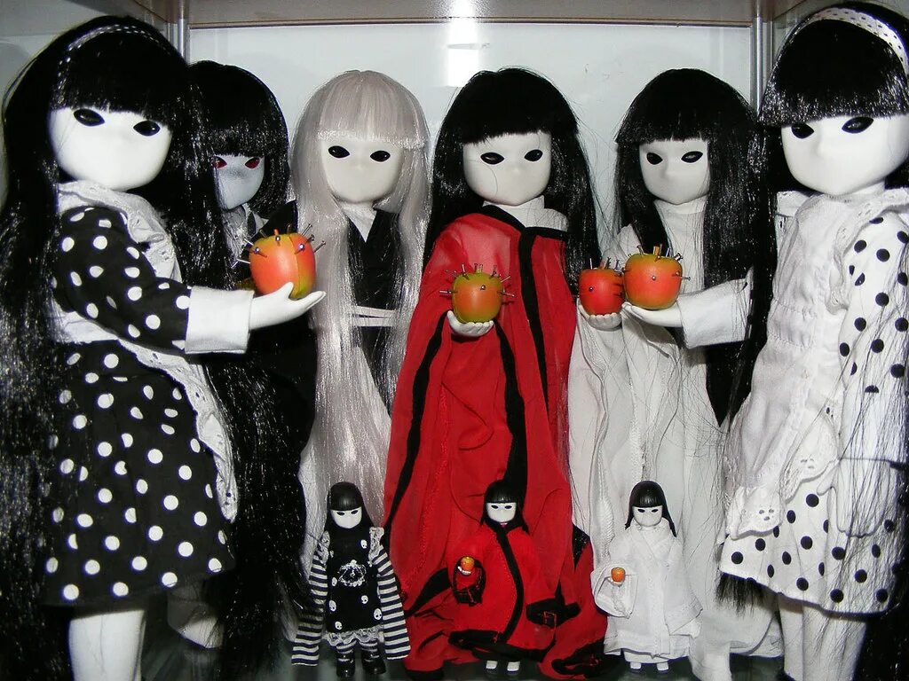 Куклы little Apple Dolls. Фотоистории с куклами. Коллекция кукол красное яблоко. Куклы долл мор. Игра маленькая кукла