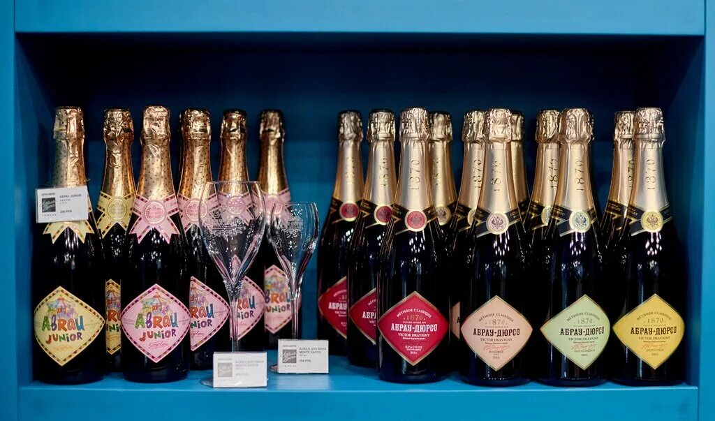 трюфель конфеты в коробке. трюфель конфеты с добавлением игристого вина абрау. конфеты belgian truffles. Abrau игристое полусладкое сочи. конфеты трюфельные белорусские.