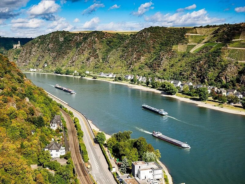 Исток реки рейн. Река Рейн. Берега реки Рейн. Река Rhein. Река Рейн в Германии.