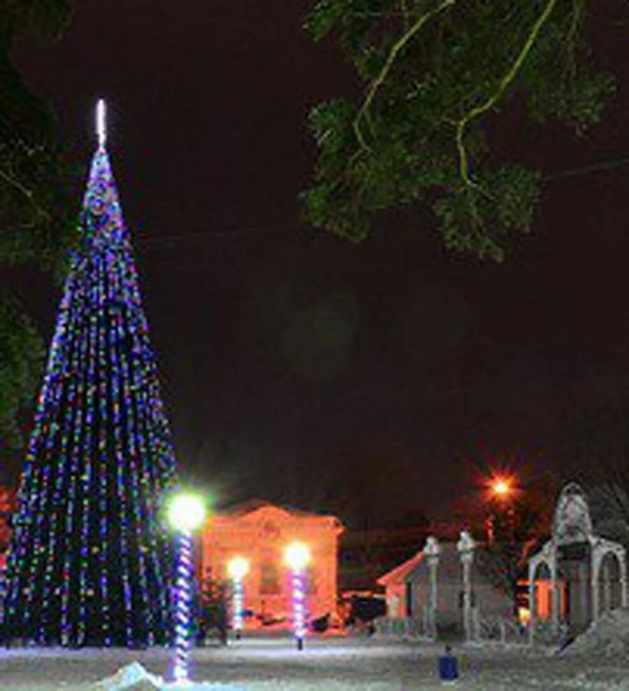 Елка чистополь. Елка чистополь. Украсить елку 2022. Елка в чистополе 2022. Елка в чистополе 2022.