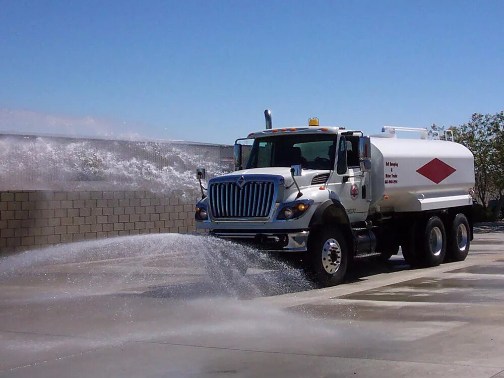 фура с водой. Water truck. грузовик с водой. Water tank truck. грузовик с водой.