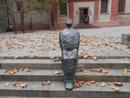 Памятник связанный
