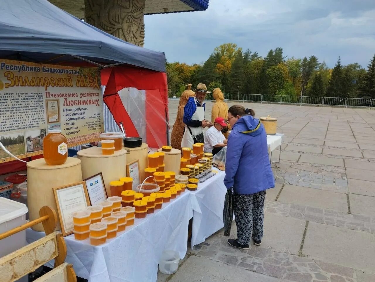 Выставка меда. Ярмарка меда. Ярмарка меда в Уфе. Ярмарка мёда в Коломенском.