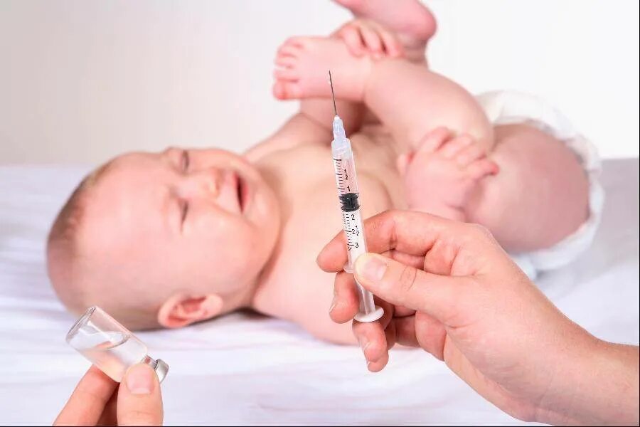 Опасность уколов. Вакцина БЦЖ новорожденному. Вакцина БЦЖ Новорожденные. Прививка детям. Уколы новорожденным.