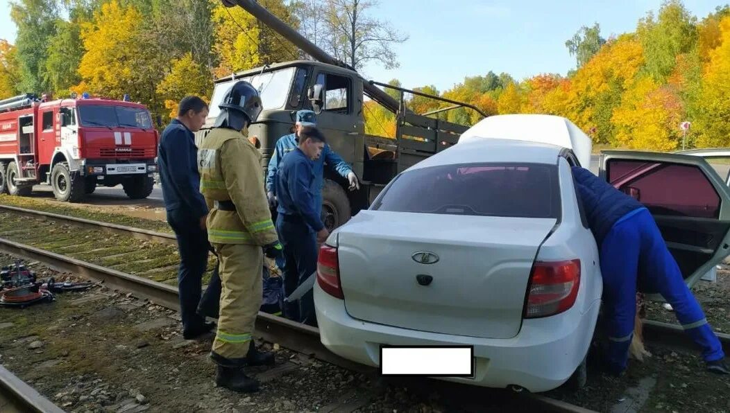 Нижнекамск новости на сегодня происшествия. Авария 25.09.2020 Набережные Челны. Авария в Нижнекамске 25.09.2020. Авария в Нижнекамске 25 сентября 2020. Страшное ДТП В Нижнекамске 25 сентября 2020.