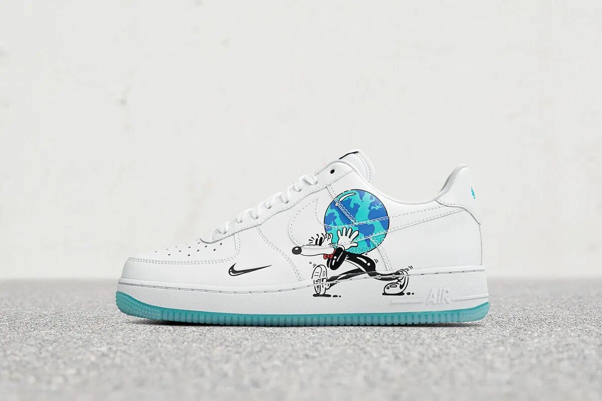 Найк выпустят. Nike Air Force 1 x Steve Harrington. Найк эко френдли. Айр Форс найк ворлд. Найк Форс каллаб американский дизайнер.