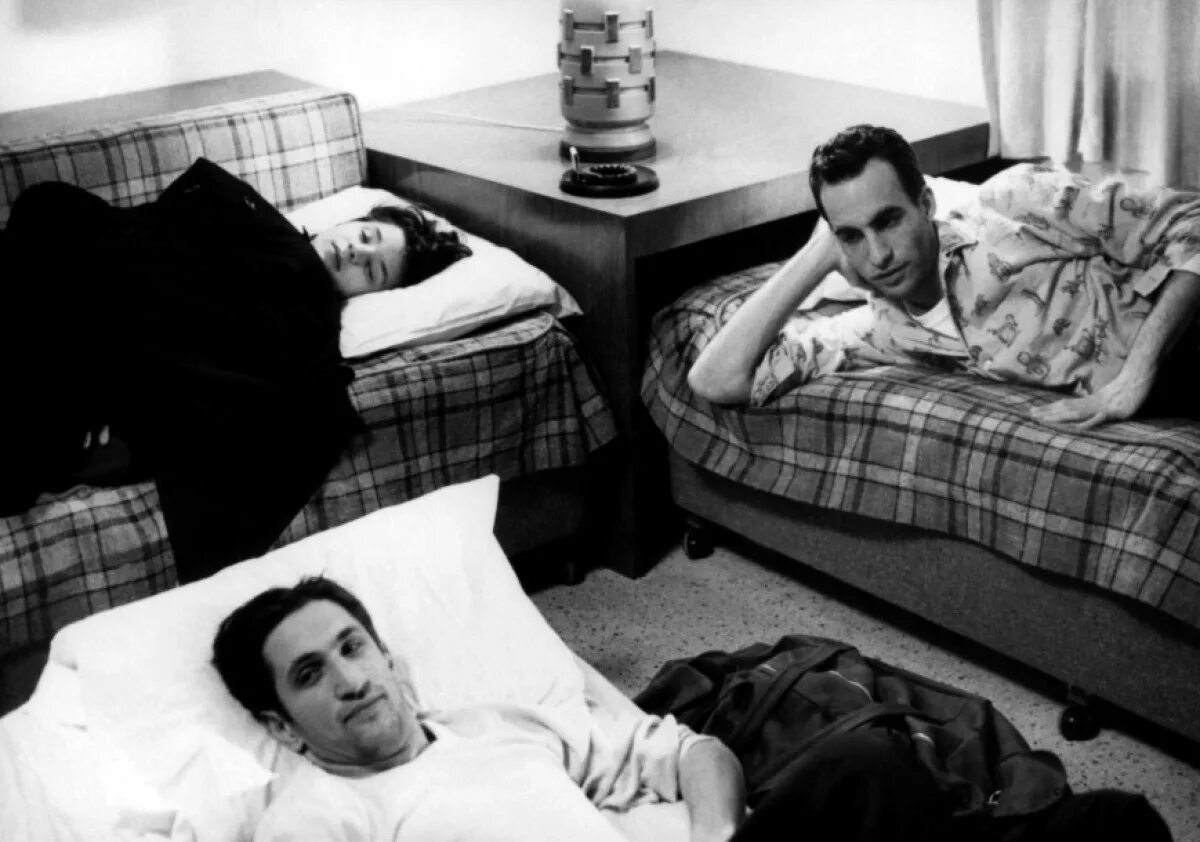 Страннее чем в раю. Stranger than paradise 1984. фильм stranger than paradise. более странно, чем в раю (1984). джим джармуш более странно чем в раю.