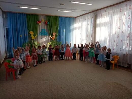 хоровод вокруг елки. выпускной в детском саду. детский новогодний хоровод. вот какой нарядный детский. вот какой нарядный детский сад слова.