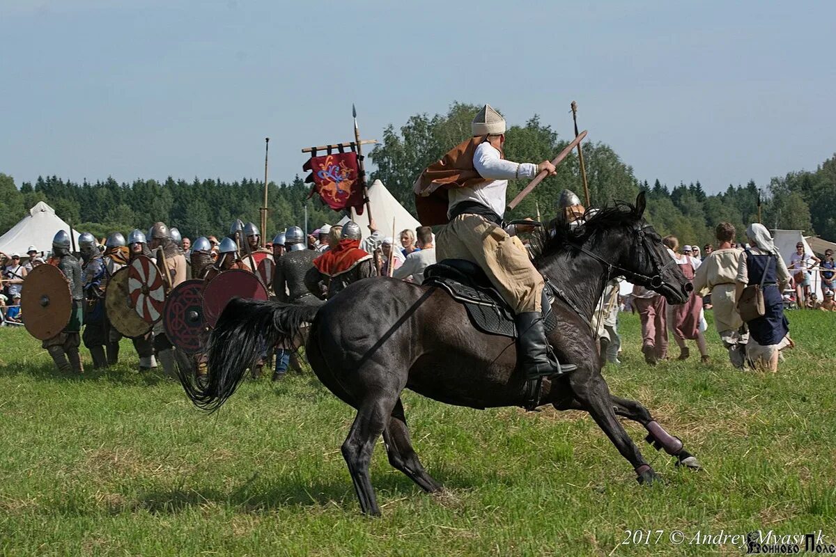 Воиново поле фото картинки. Ристалище что это. Ристалище фото. Парк киевская русь. Ристалище.