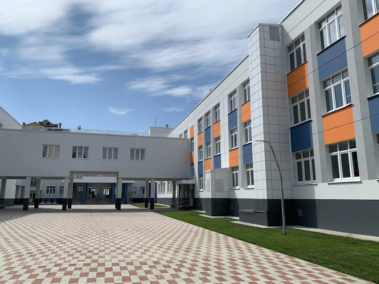 Строительство школ тюмень. Школа 95 Тюмень 2023. Школы Тюмени 2023. Самая большая школа в Тюмени 2023. Новая школа в Тюмени.