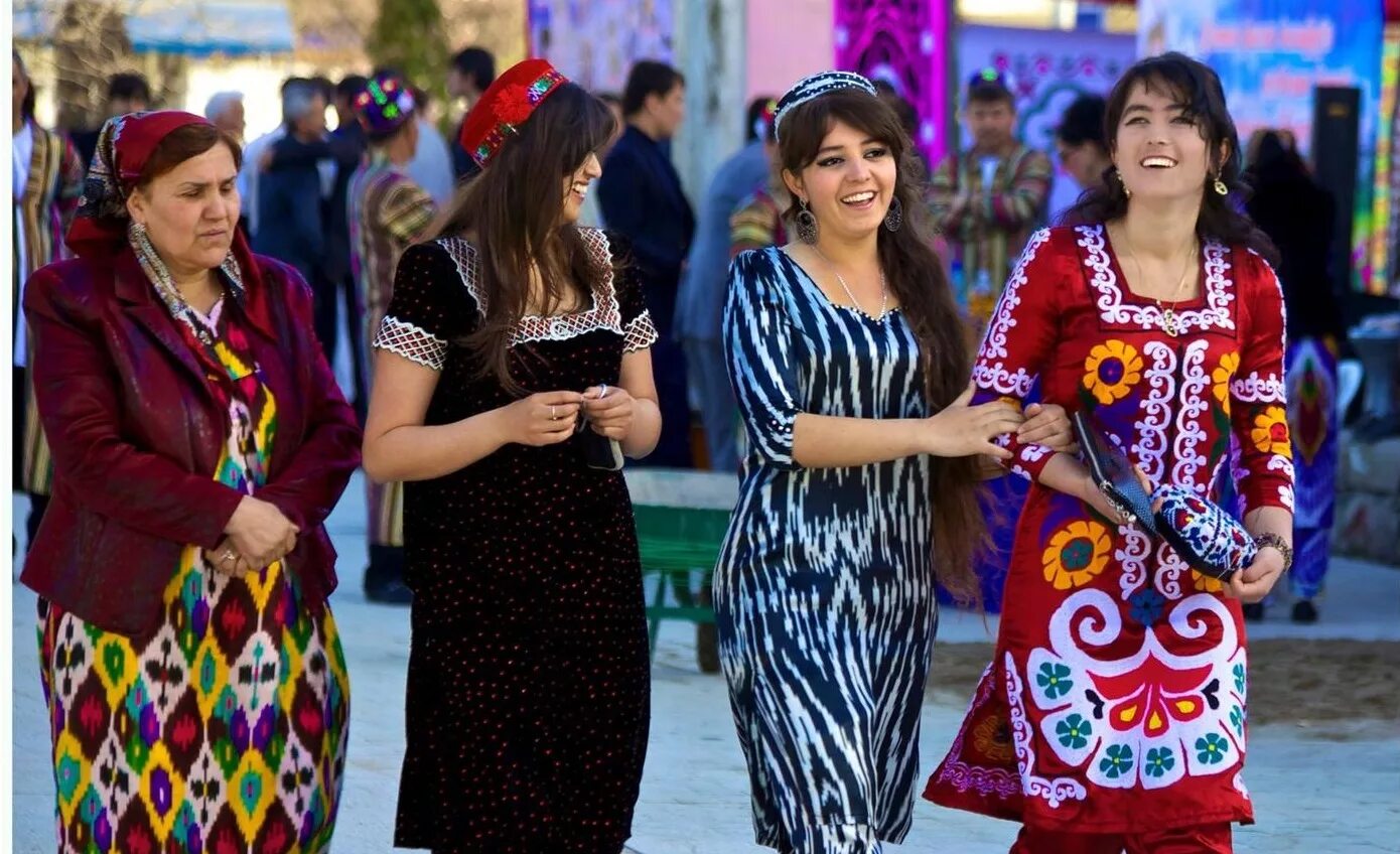 Куртаи чакан попович. Туркменистан женщины современные. Курта чакан 2022. Одежда душанбе. Зульфия номидаги давлат мукофоти.