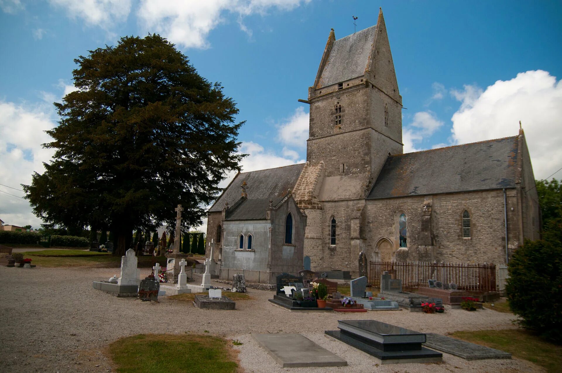 Angoville-au-Plain Church. Нормандская Церковь. Карентан. Angouvile au Plain Church. Сен 00