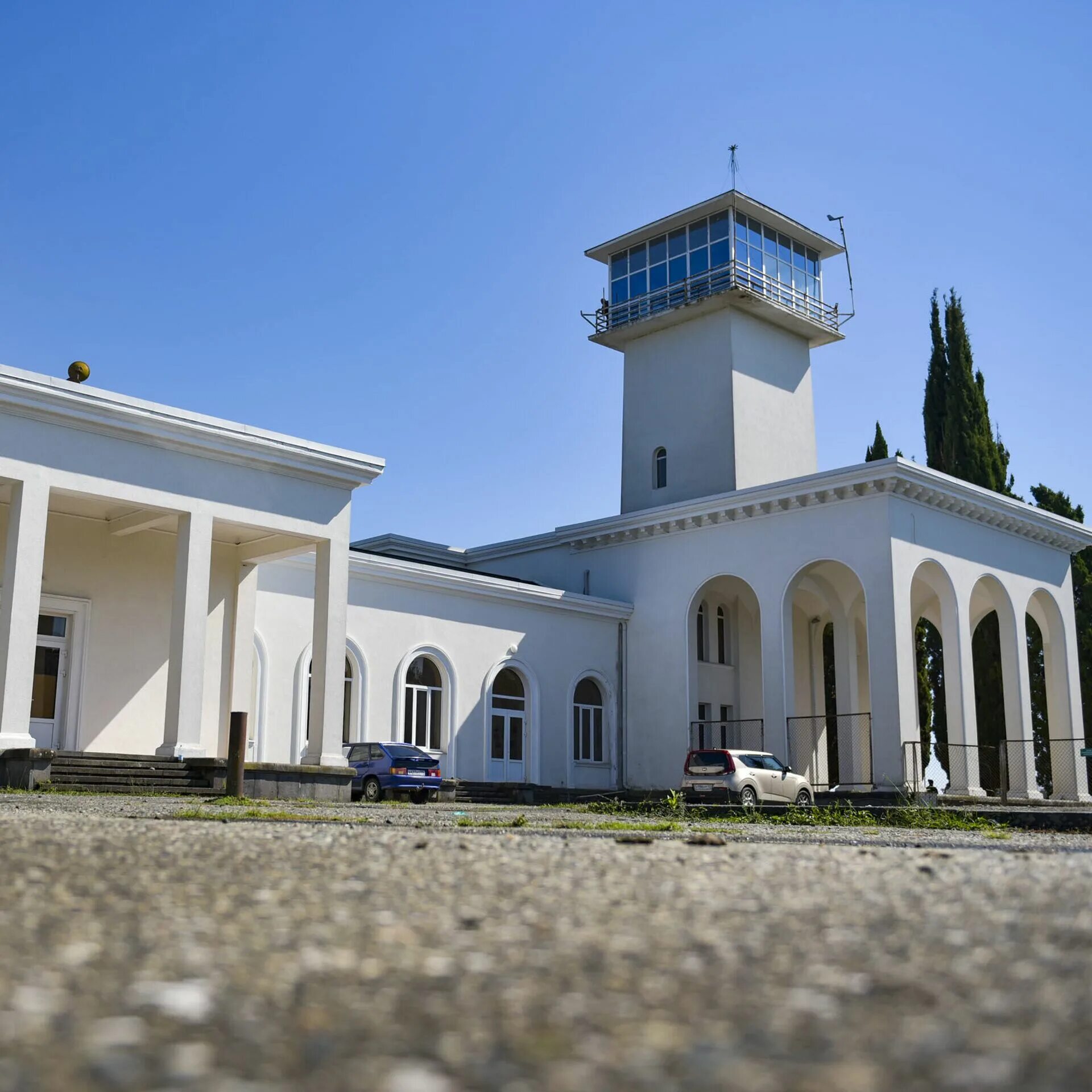 Абхазия стоит ли ехать в 2024. Аэропорт Сухум. Аэропорт Абхазия 2023. Сухум Абхазия. Сухум аэропорт 2024.