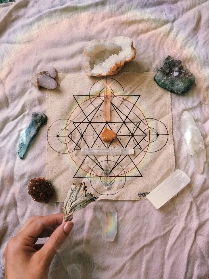 Сакральная геометрия украшения. Сакральный лотос. Сакральная геометрия руны. Жозефина уолл сюрреализм. Сакральная геометрия.