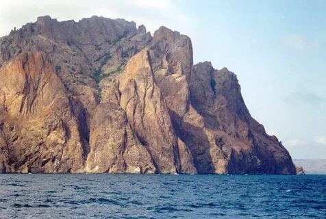 Три стороны моря
