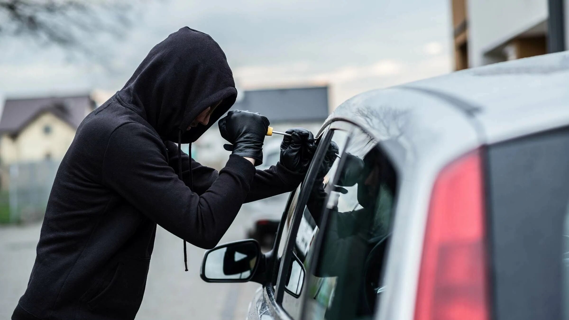 Угнал автомобиль. Кража машины. Угонщик авто. Угнал машину. Угон авто.