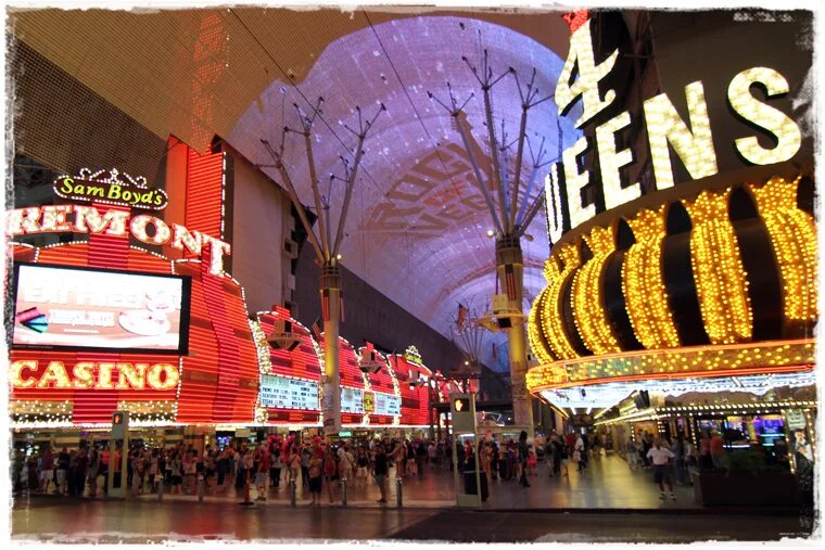 То что было в вегасе. Все что было в вегасе остается. Всё что происходит в вегасе остается в вегасе. Всё что было в вегасе, остаётся в вега. Всё что было в вегасе останется в вегасе.