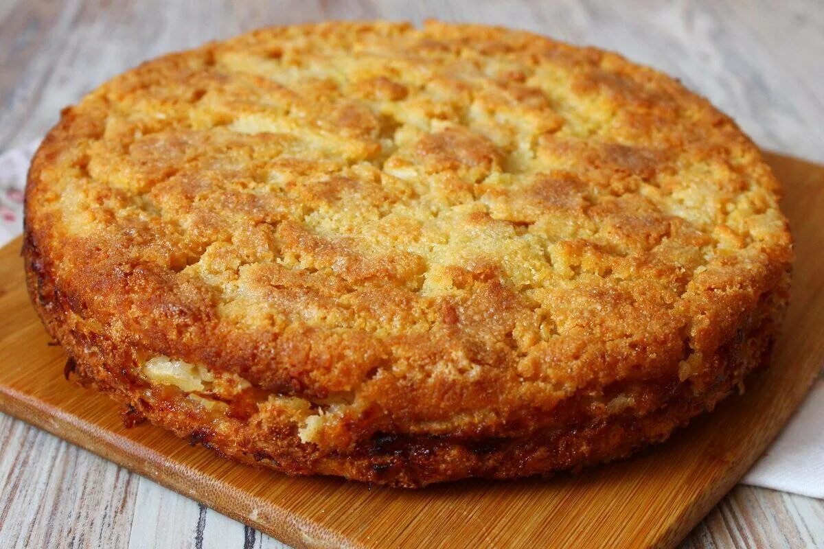 Пирог 3 стакана с яблоками и молоком. Пирог с манкой. яблочный пирог с манкой. яблочный пирог из манки. сухой пирог.