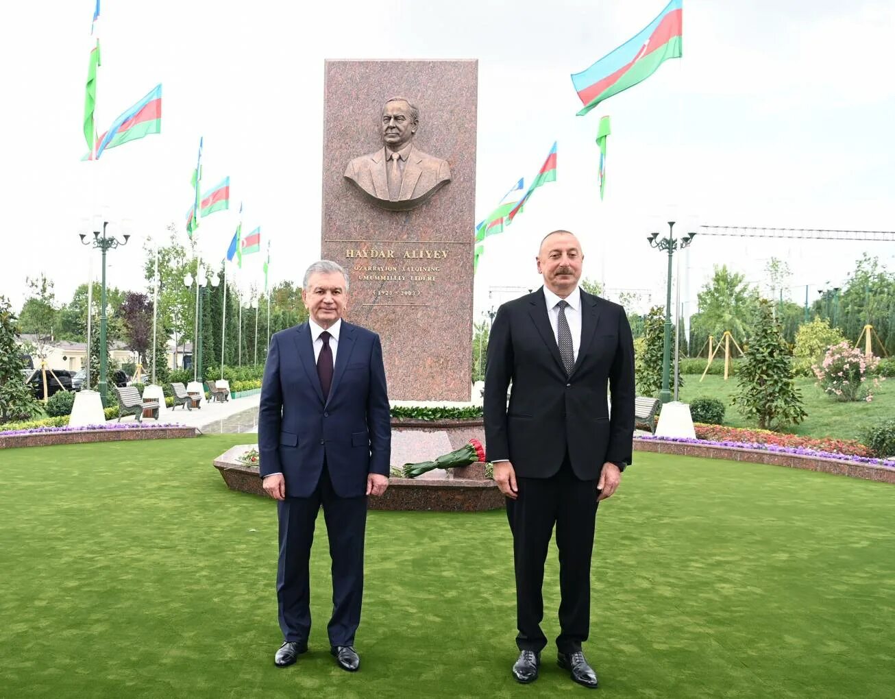 Государственная граница азербайджана. Российско-азербайджанская граница. Самур граница с азербайджаном. Азербайджан границы. День работников азербайджанской таможни.
