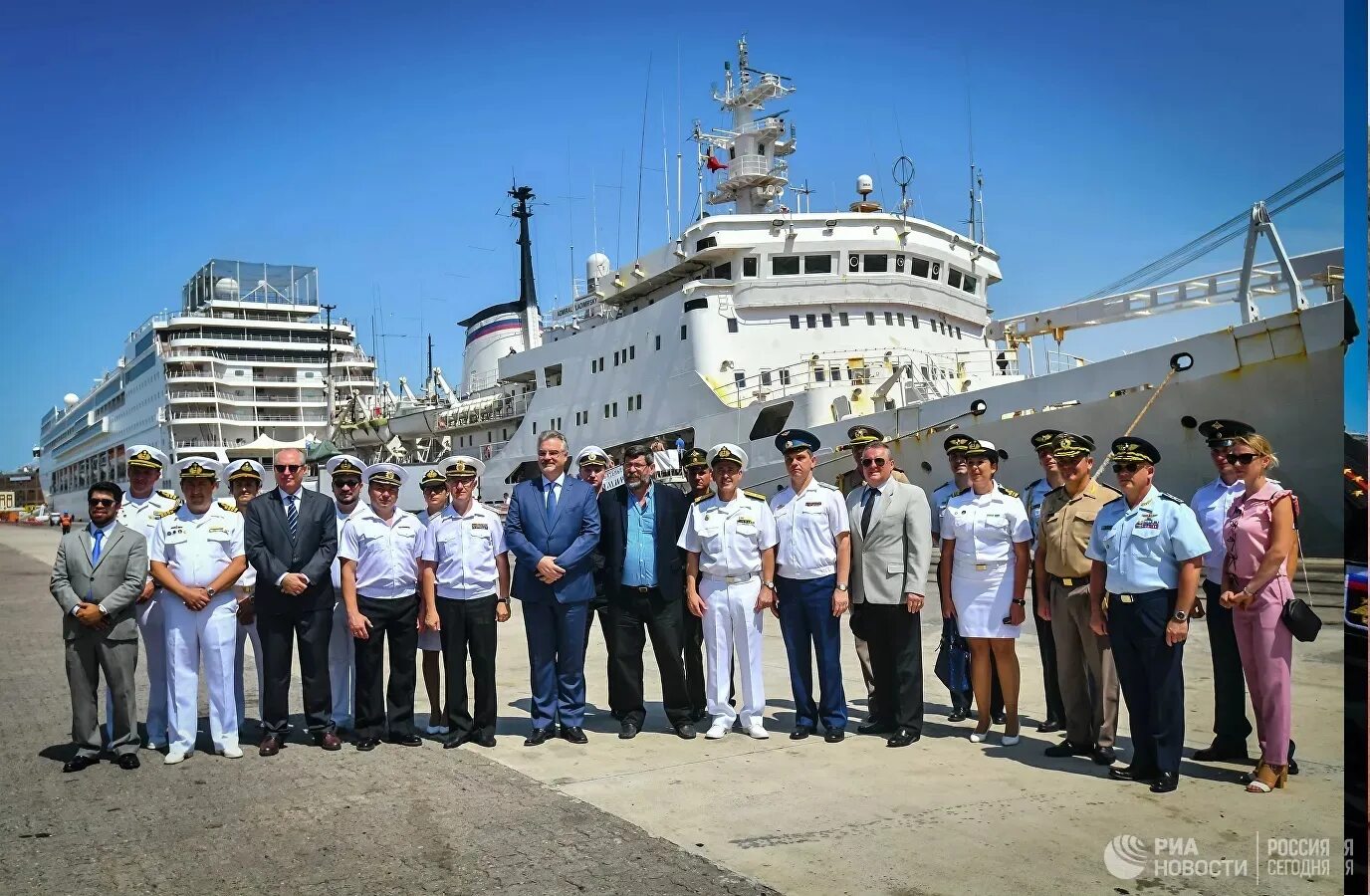 Военно морской экспедиция. ОИС Адмирал Владимирский. Адмирал Владимирский корабль Кронштадт. Океанографическое судно Адмирал Владимирский. Проект 852 Адмирал Владимирский.