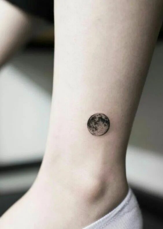 Адрастея спутник юпитера. Деймос (спутник марса). Луна рисунок. Interesting facts about the moon small text. Лунный логотип.