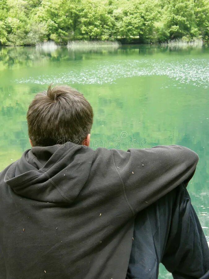 Мужчина в депрессии. Че такой грустный. Подавленный человек. Грустный человек. Отвержение человека.