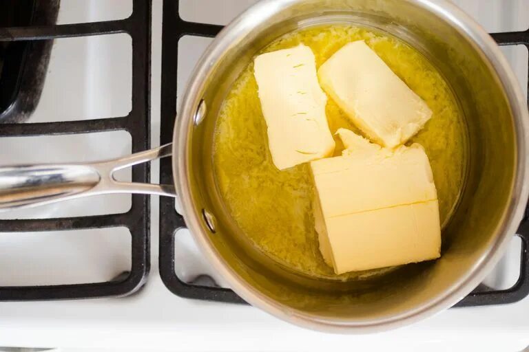 Просто и не разочаровывает никогда. Лимонный сок, сливочное масло, пахта и цедра