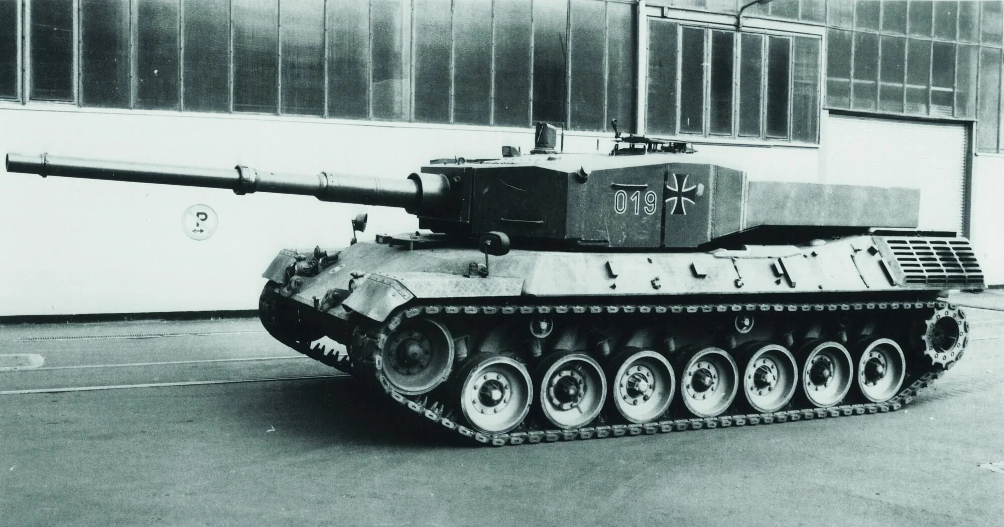Б м немецкий. Leopard 2av, pt-19/t19-av. Леопард 2av. Pt 16 t14 Leopard. Танк m48 с башней Leopard 2a1.