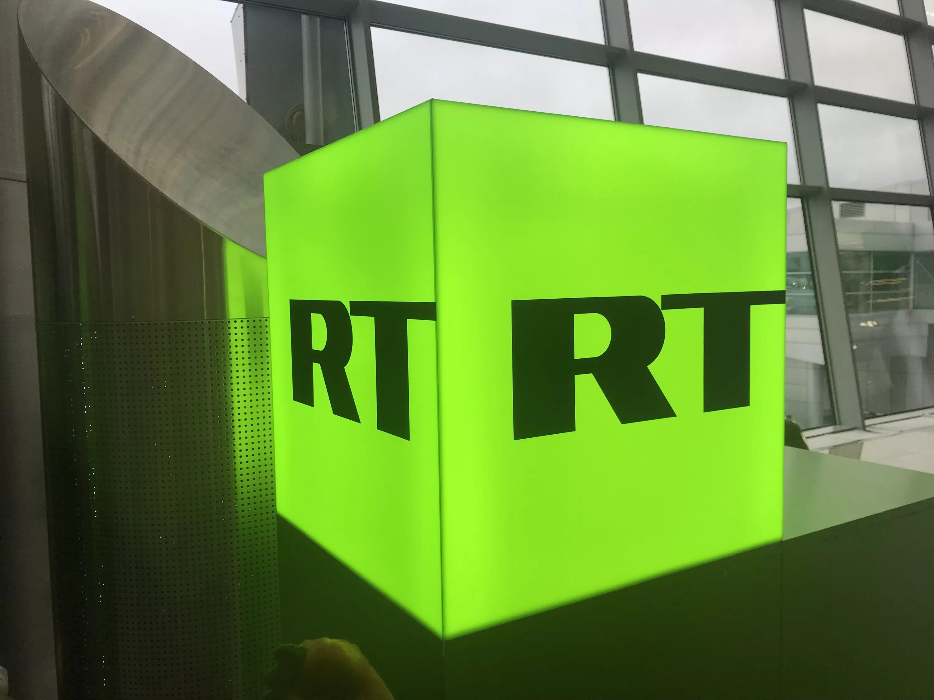 Russia today логотип. RT канал. Логотип канала RT. Телеканал раша Тудей. Rt show