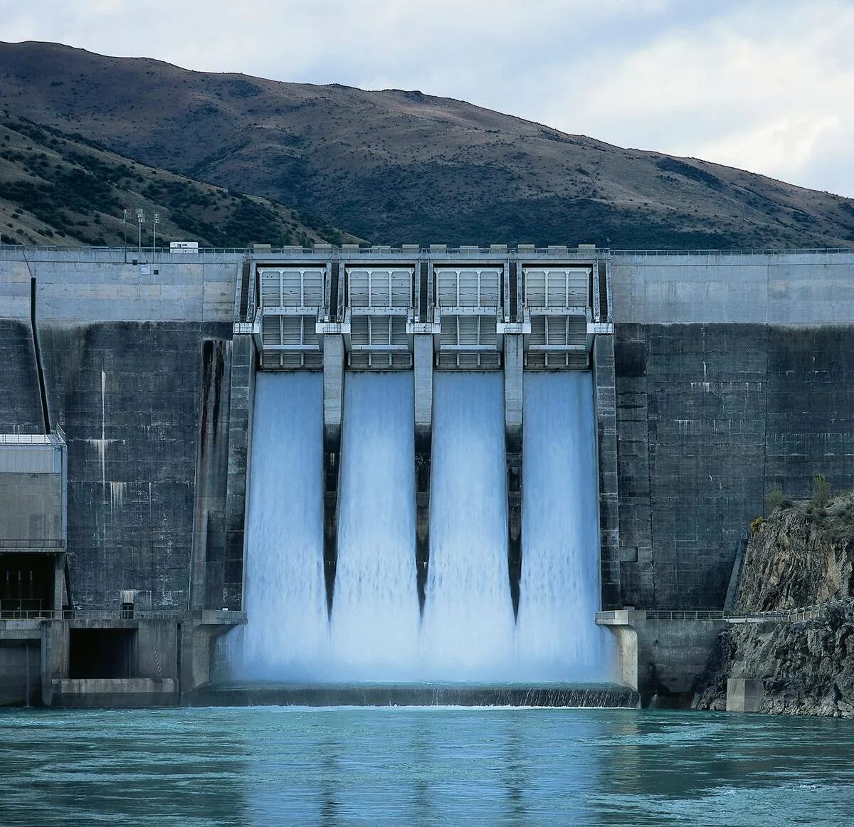 Энергия воды в реке. ГЭС Шикапа Ангола. ГЭС Канады. Гидроэлектрические станции (ГЭС). Шикапа ГЭС.