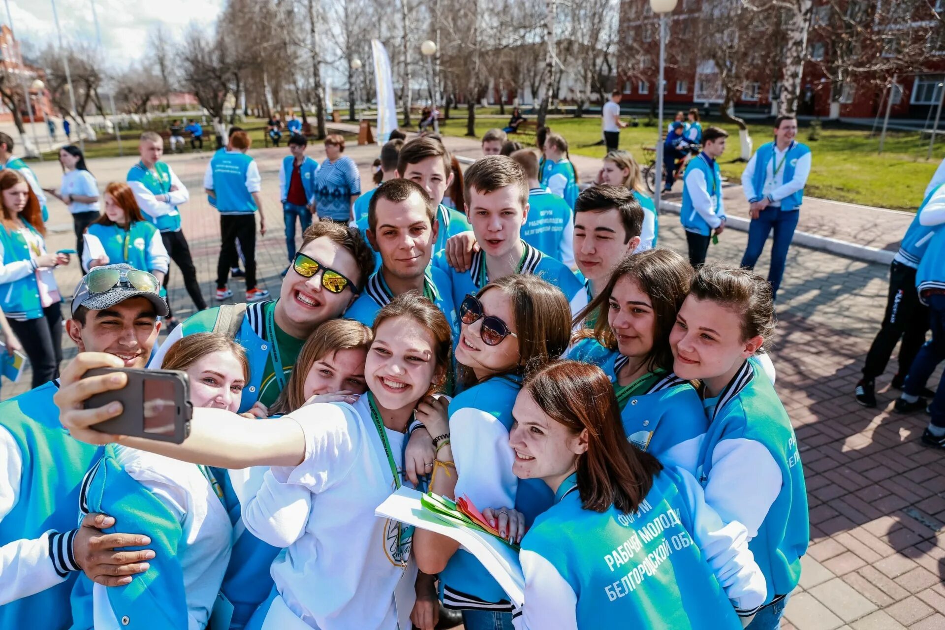 Рабочая молодежь. Молодежь Нижнего Новгорода. Трудящаяся молодежь. Молодежь в основном.