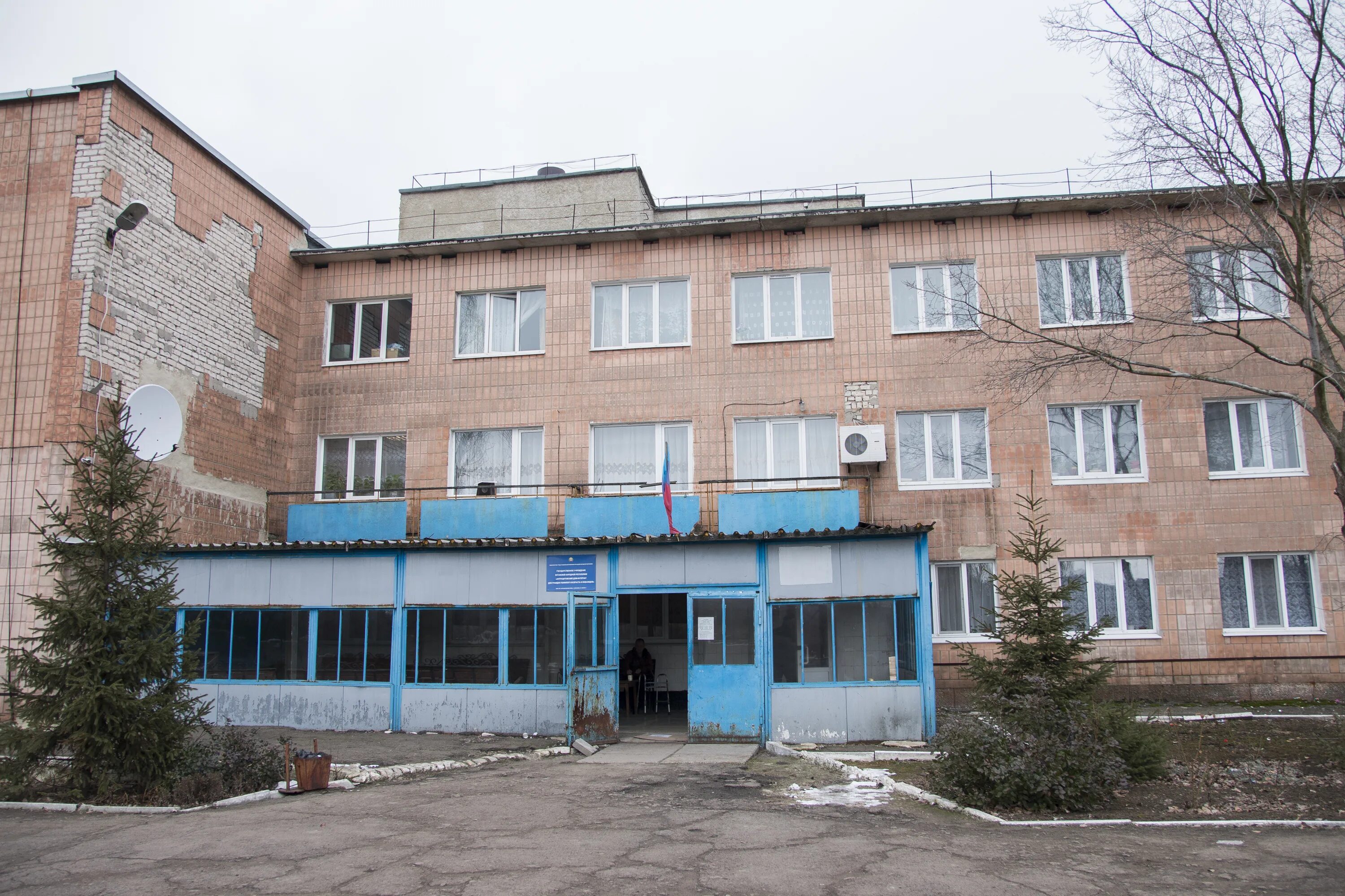 Поселок дом инвалидов. Желтый крест хорлово. Лукинский пни интернат. Ровеньки дом интернат. Посёлок джалиль в республике татарстан.