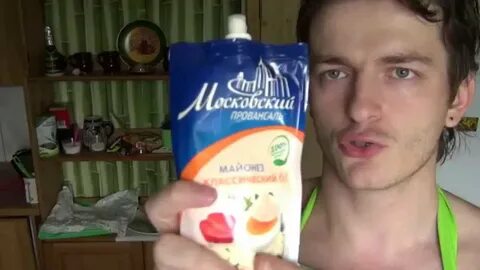 Жрет майонез