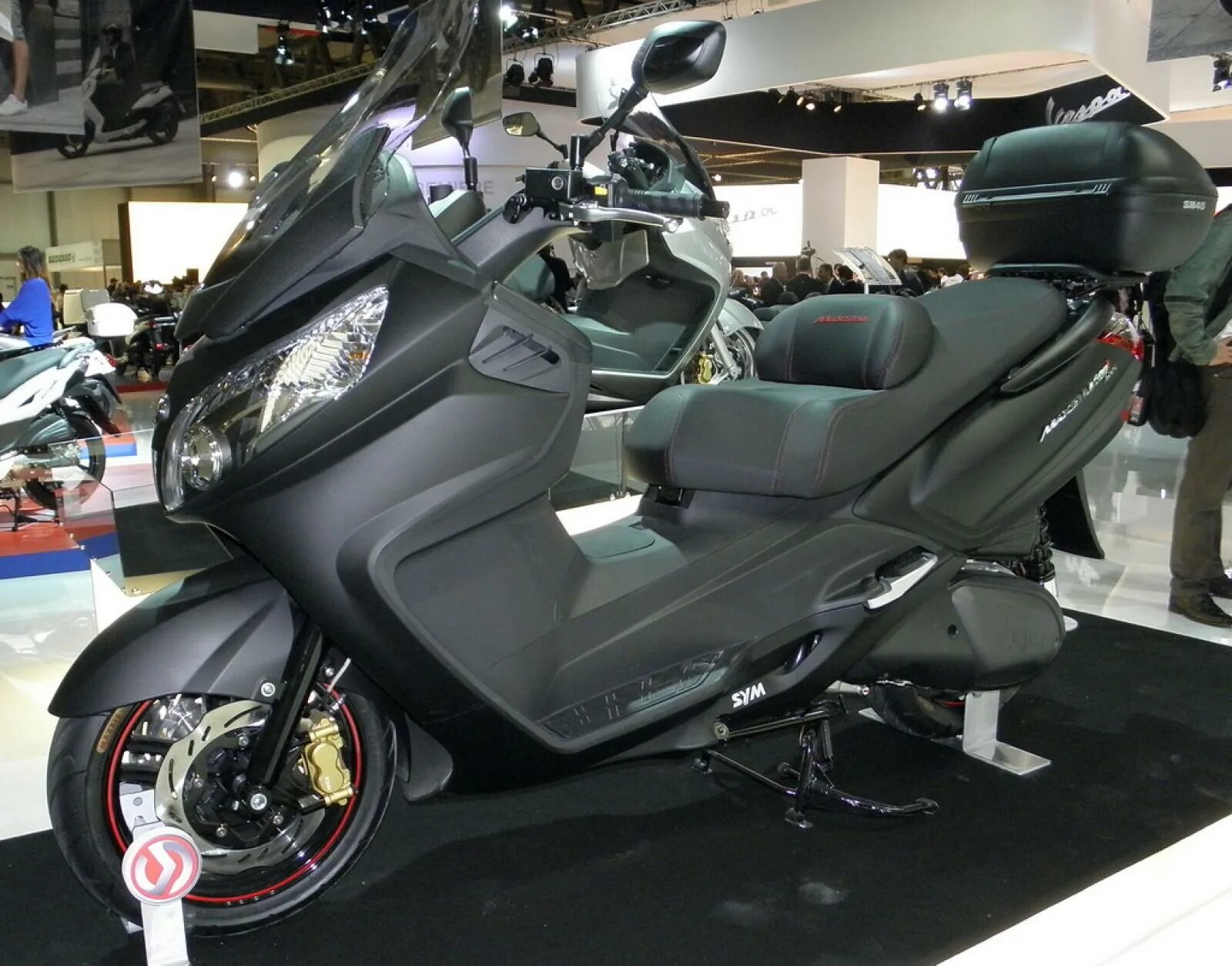 Макси скутер 600. Honda silver wing 600. Макси скутер 600. Sym maxsym 600i abs. Макси скутер 700 кубов.