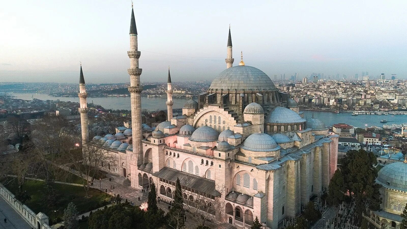 Разница со стамбулом. Мечеть Султана Сулеймана. Мечеть Сулеймание в Стамбуле. Стамбул мечеть Сулеймана великолепного. Стамбул мечеть Сулеймание Хюррем.