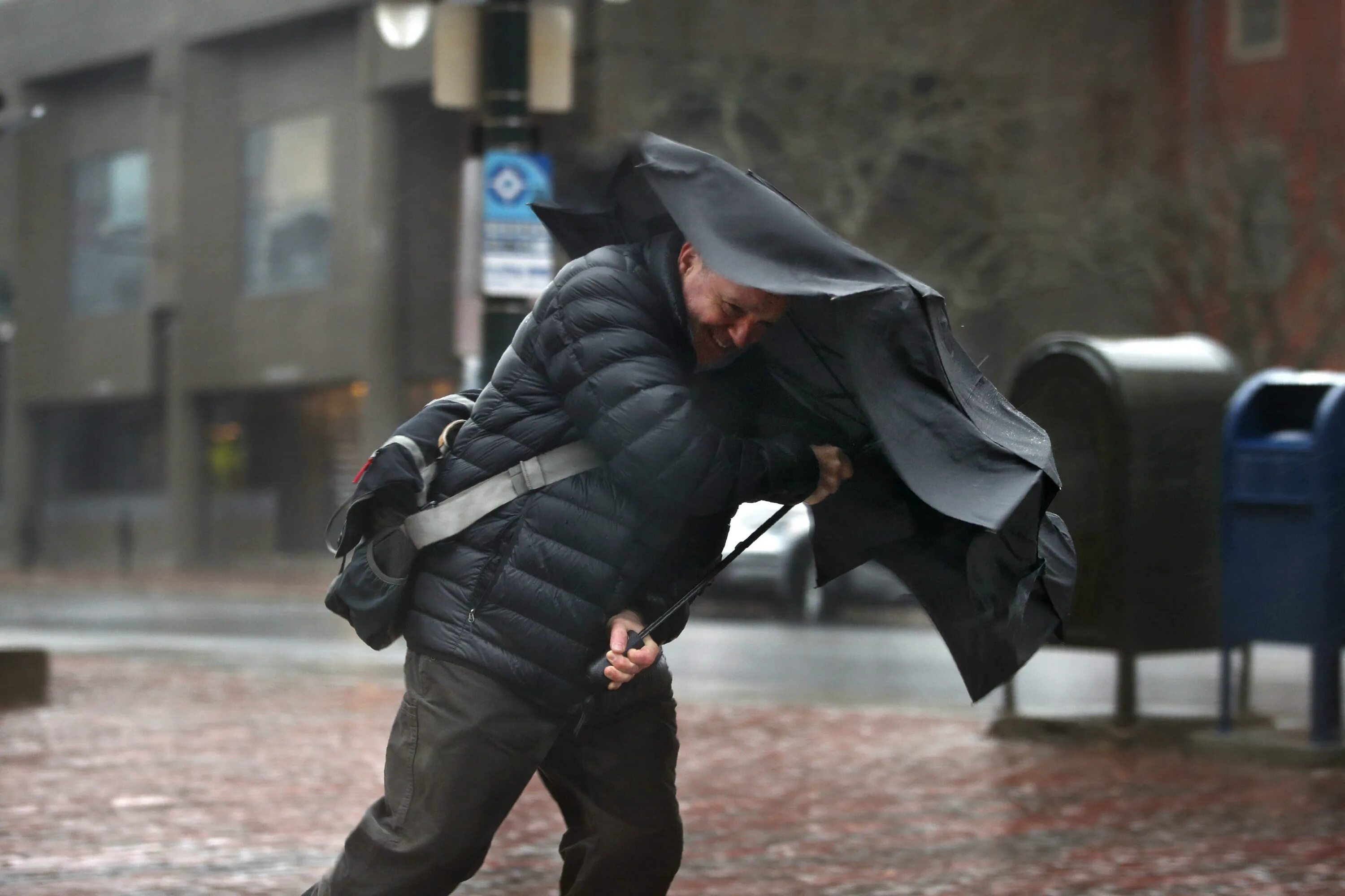 Франция плохая погода. Miserable weather. Strong Wind. Налетевший порыв ветра