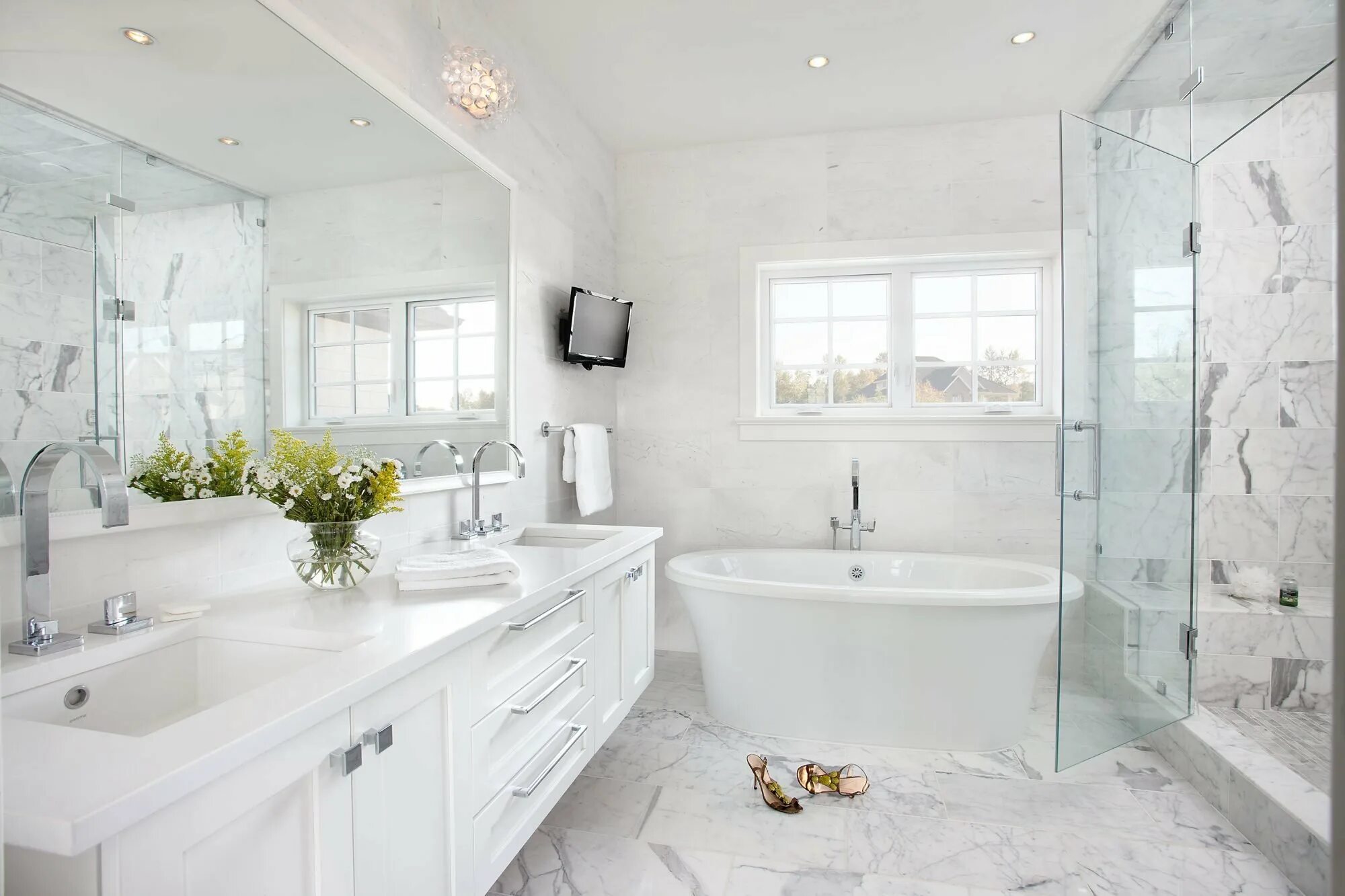 Белая ванная комната. Ванная в светлых тонах. Красивые Ванные комнаты. Ванная комната в белых тонах. Фото светлых ванных комнат
