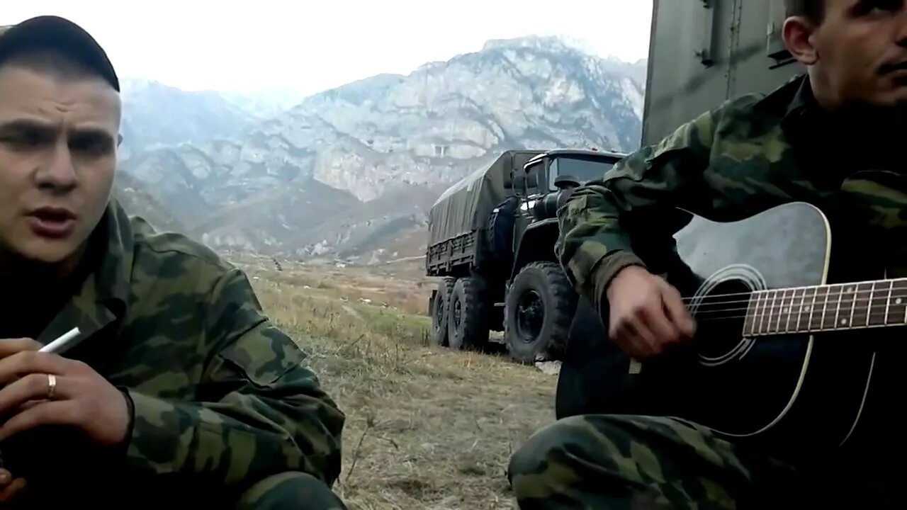 Клип про армию. Песня гитара чечня армейские. Видеоклип про чечню. Доценко афганистан. Песня гитара чечня армейские.