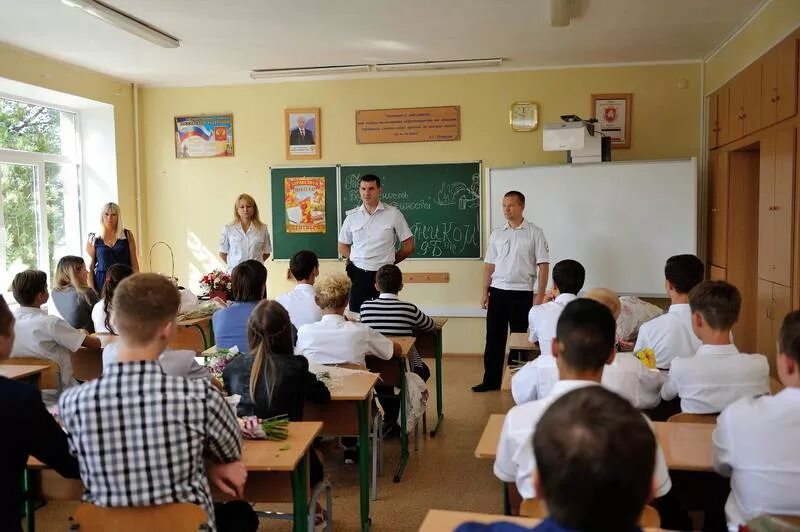 Школа 16 евпатория дневник. 16 школа евпатория. 12 школа евпатория. 16 школа евпатория. Евпатория 16 школа учиники.