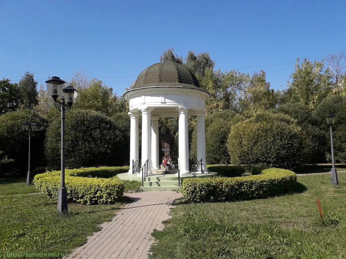 Ивантеевка московская область сайт. Городской парк Ивантеевка. Памятник Николаю Чудотворцу в Ивантеевке. Памятники города Ивантеевка Московской области. Ивантеевка город Московская область городской парк.