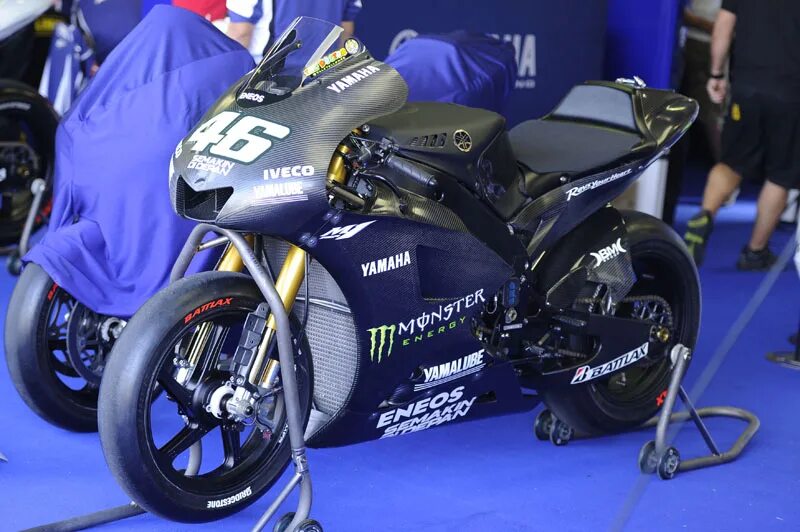 Мотоцикл ямаха yzf r1. M 1 2014. Yamaha yzf-r1 2015. Ямаха портоти харвидевитсон мотоцикл. Валентино росси 2014.