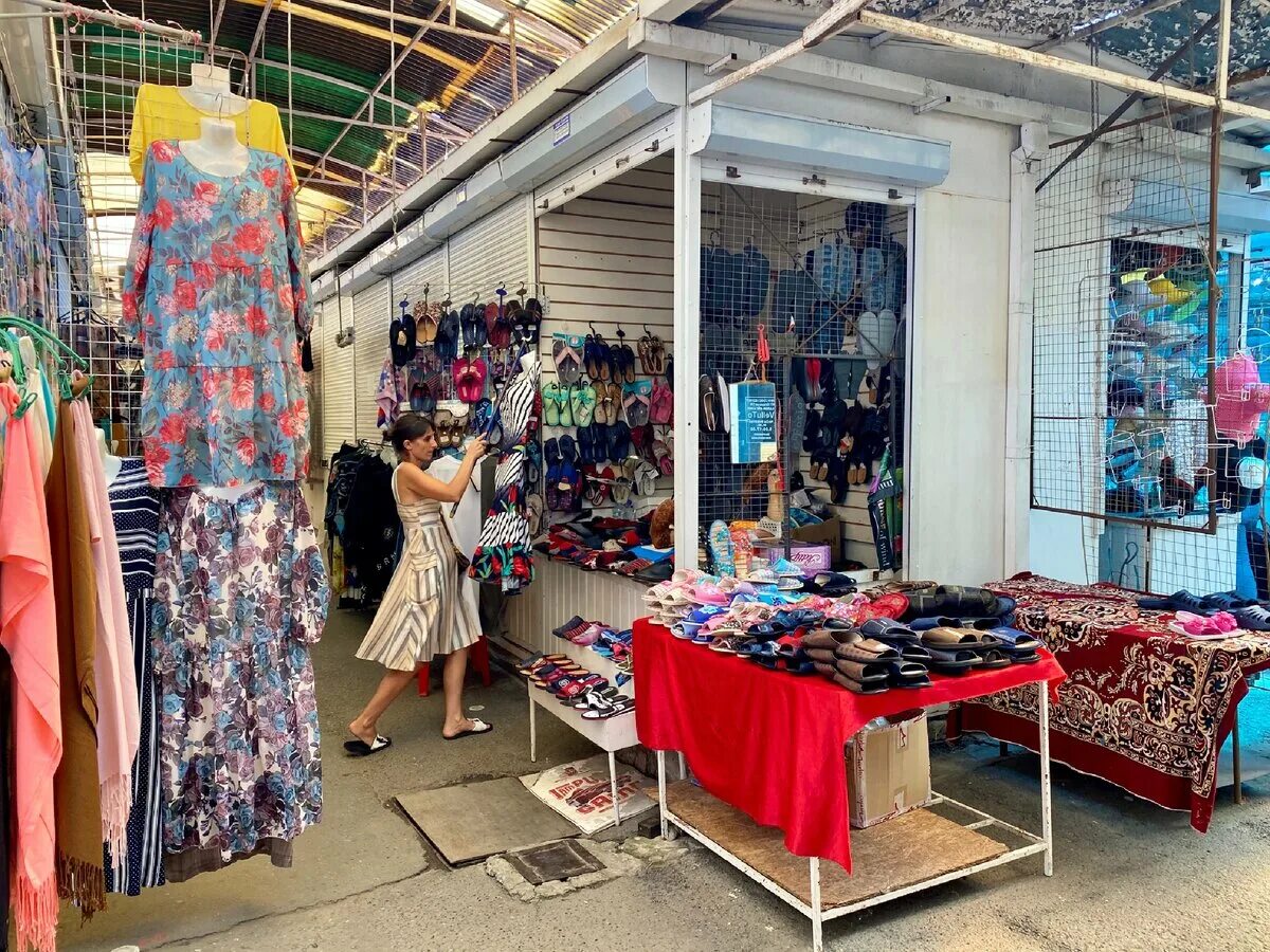 Вишняки работают. Вещевой рынок краснодар вишняки. Вещевой рынок краснодар вишняки. Торговый центр вишняки краснодар. Торговый центр вишняки краснодар.